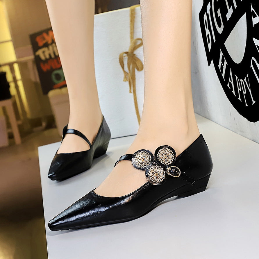 Women Single Layer Shoes Metal Decoration Shallow Mouth Pointed Toe Wedge Low Heel Shoes Pumps