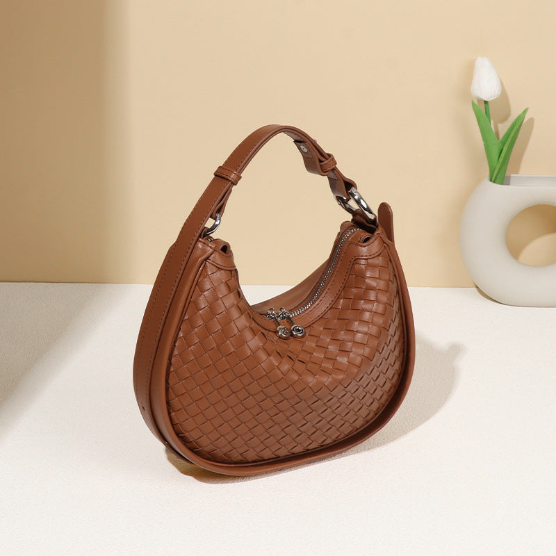 Woven Bag Women Woven Bag Idle Soft Leather Textured Oval Saddle Hand Carrying Selenodont Bag